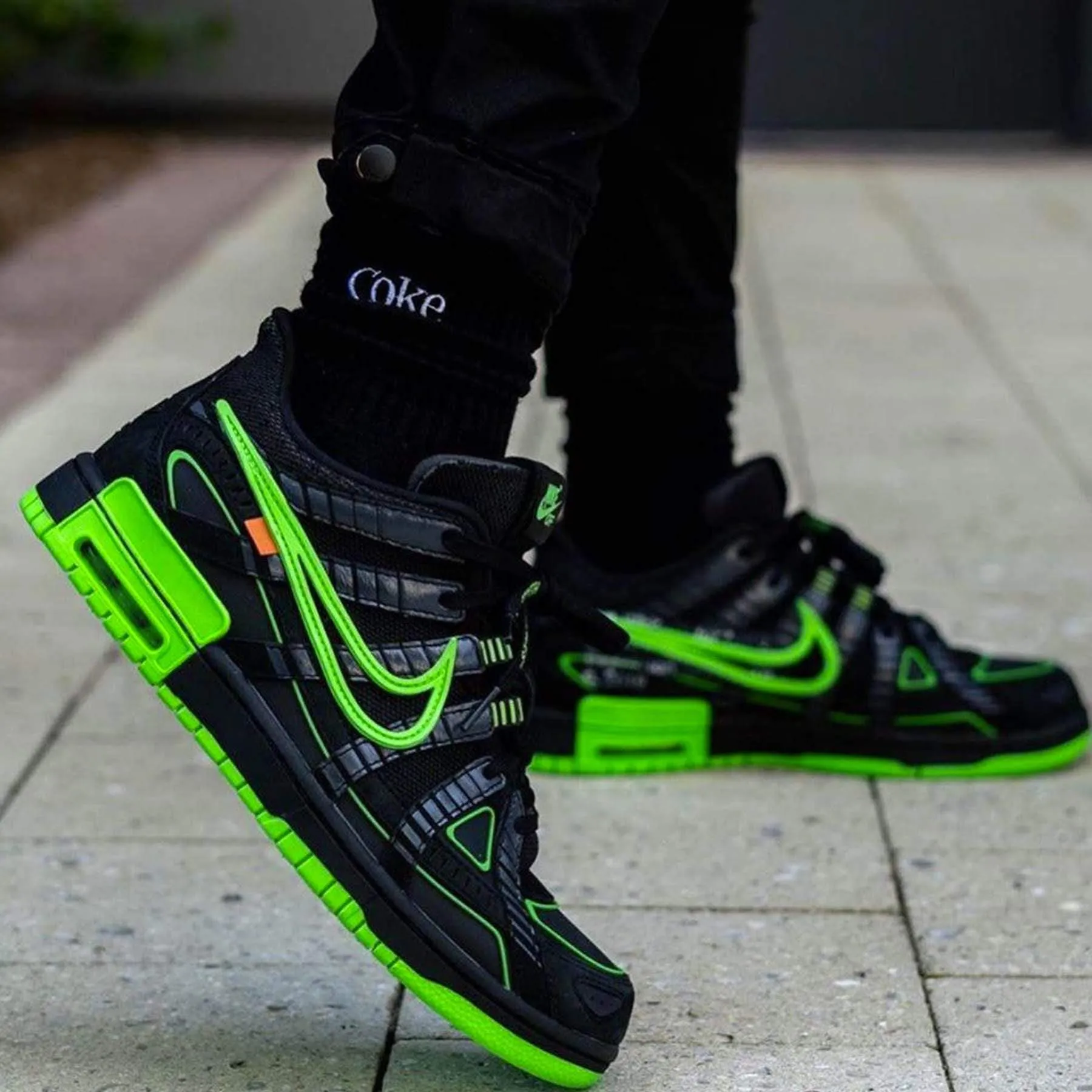 Off-White x Nike Air Rubber Dunk 'Green Strike'