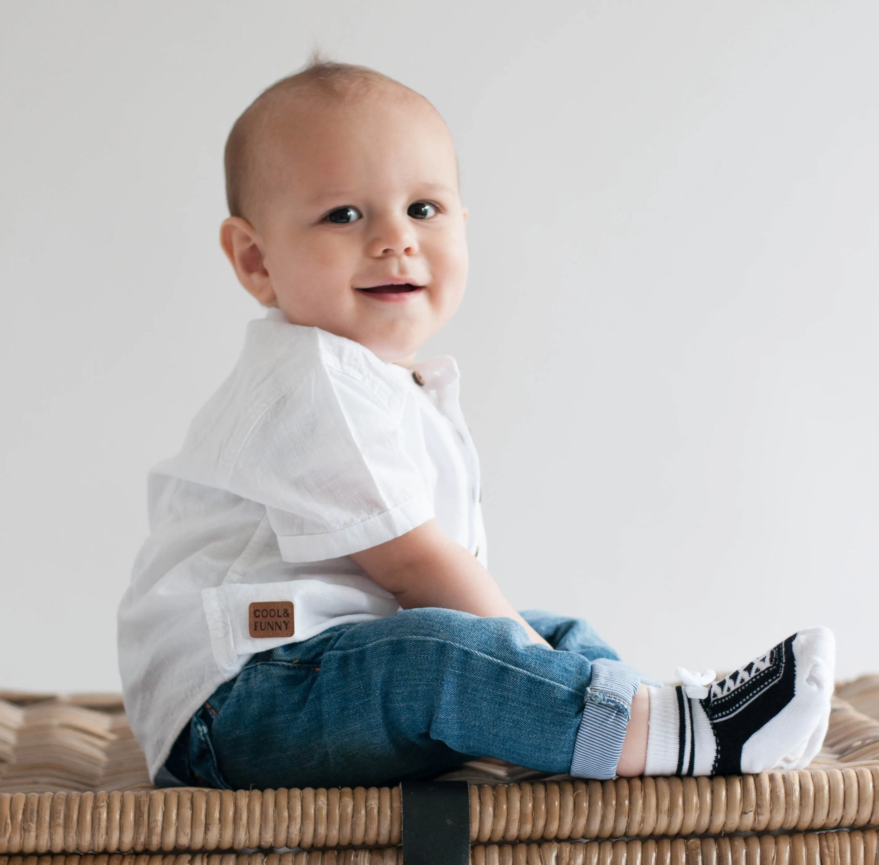 STEPPING OUT shoe-design socks. With faux shoelaces and anti-slip soles. 6 pairs. 0-12 months